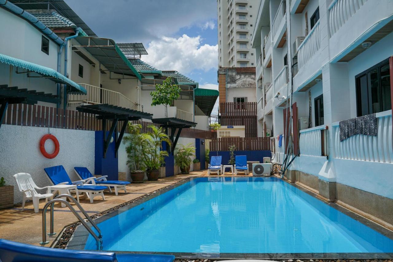 Rattana Beach Hotel By Shanaya Karon Exterior foto